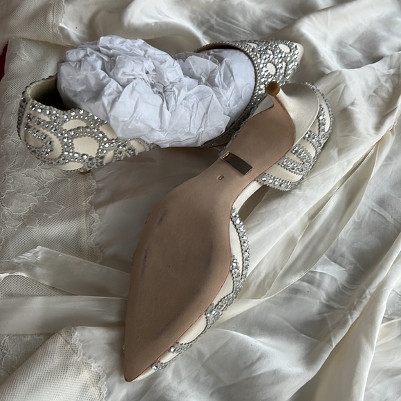 Badgley Mischka Ginny Pointed Toe Kitten heel - Picture 9 of 16